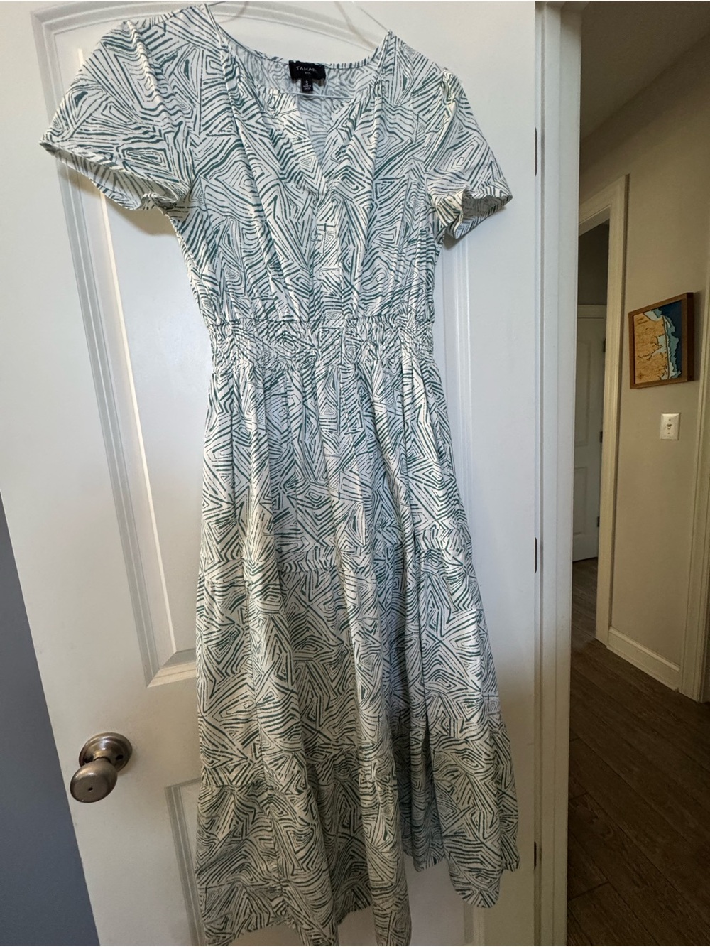 Like new Tahari asl Green and white geometric Print somerset style Midi Dress S